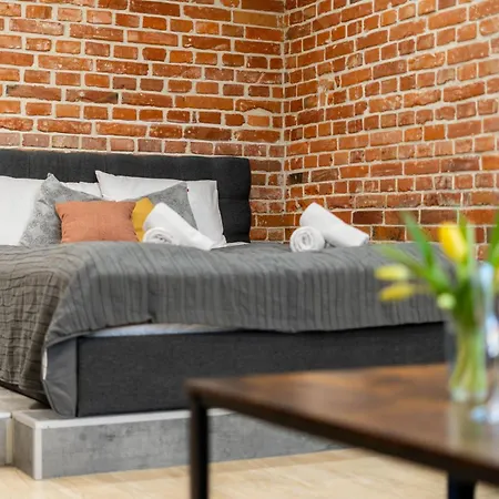 דירה Yellow Window