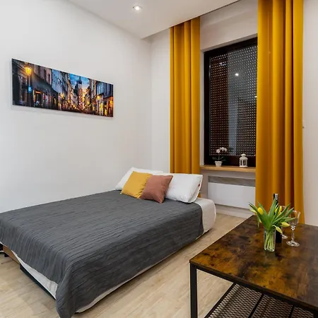 Yellow Window * クラクフ