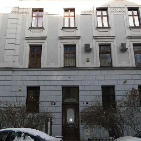 Yellow Window Apartment *